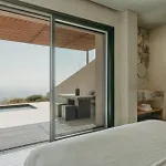 Santorini Sky, Luxury Pýrgos