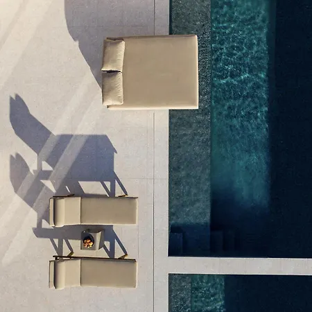 Santorini Sky, Luxury Pýrgos