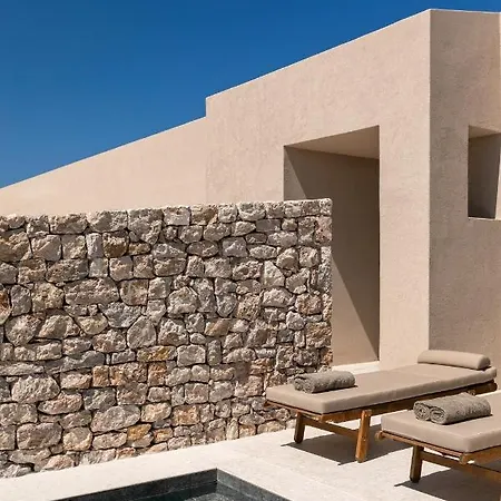 Santorini Sky, Luxury
