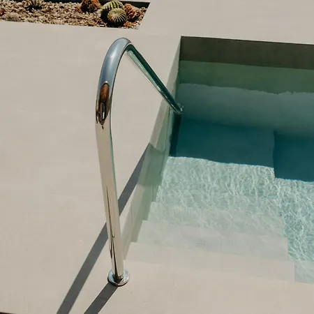 Santorini Sky, Luxury