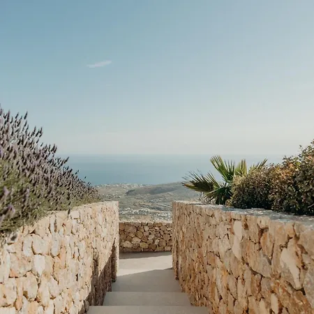 Villa Santorini Sky, Luxury