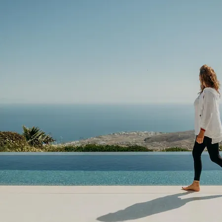 Villa Santorini Sky, Luxury *