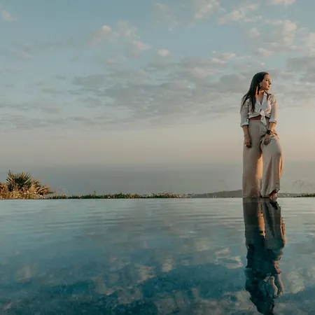 Santorini Sky, Luxury Villa Pýrgos