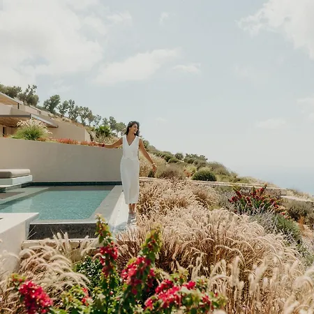 Villa Santorini Sky, Luxury