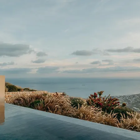 Santorini Sky, Luxury