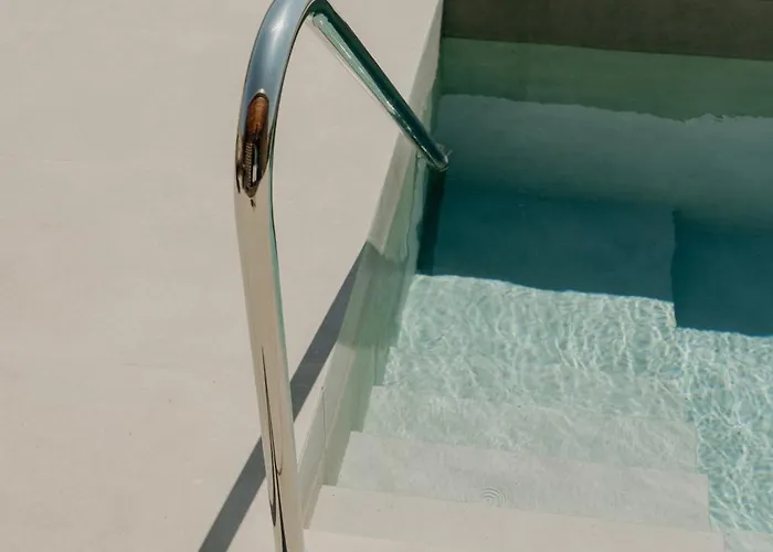 Santorini Sky, Luxury