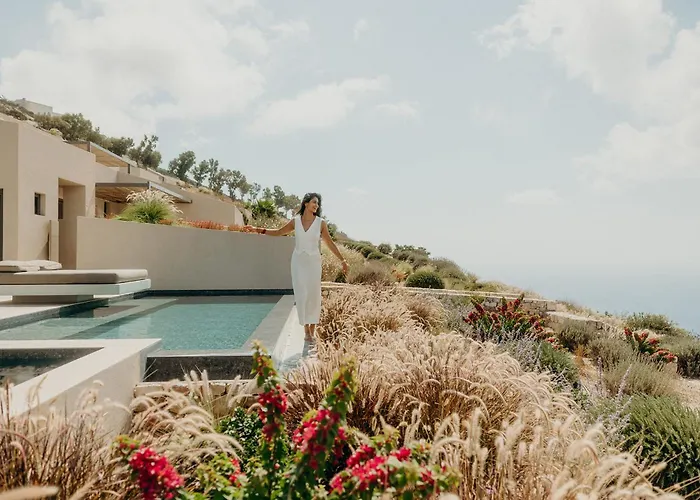 Villa Santorini Sky, Luxury