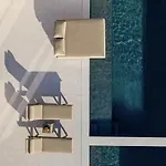 Santorini Sky, Luxury Pýrgos