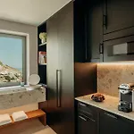 Santorini Sky, Luxury Pýrgos