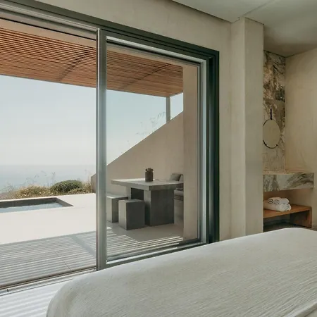 Santorini Sky, Luxury Pírgosz