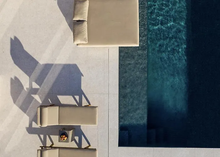 Santorini Sky, Luxury Pýrgos