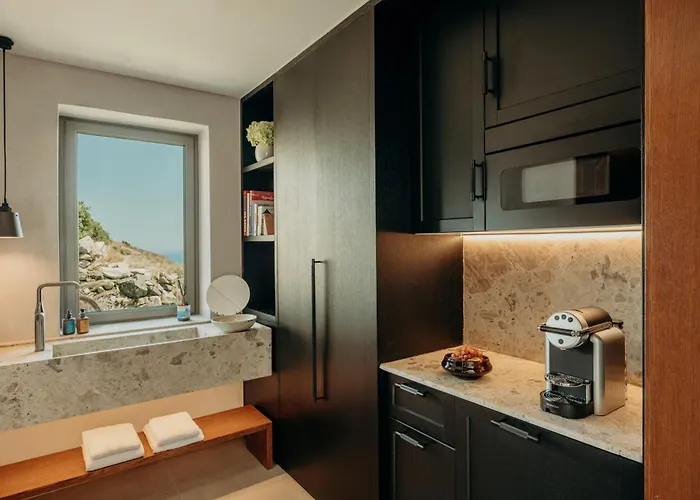 Santorini Sky, Luxury Pýrgos