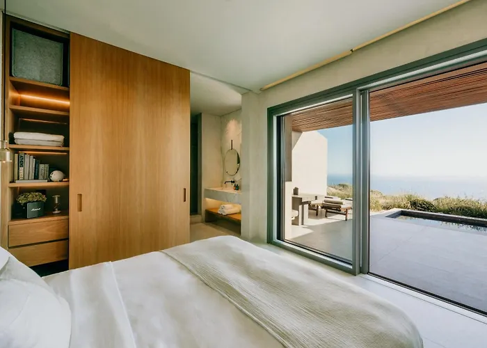 Santorini Sky, Luxury