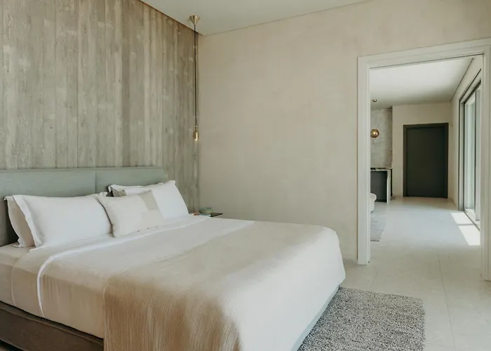 Santorini Sky, Luxury