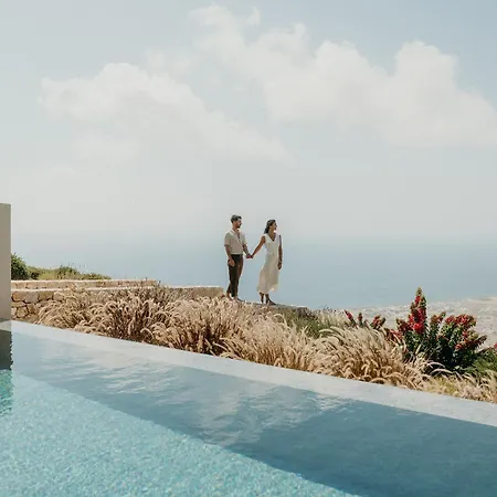 Vila Santorini Sky, Luxury