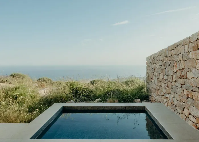 Santorini Sky, Luxury Pýrgos